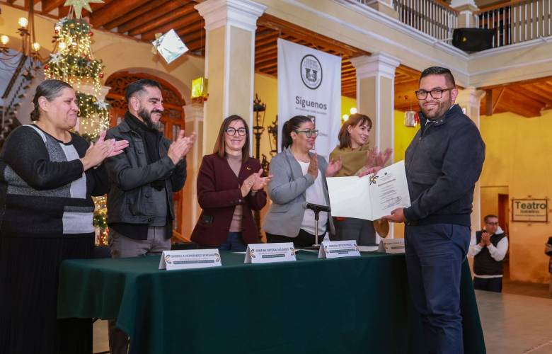 Mercado Emprendedor UAEMéx Navideño impulsa talento emprendedor de universitarias y universitarios