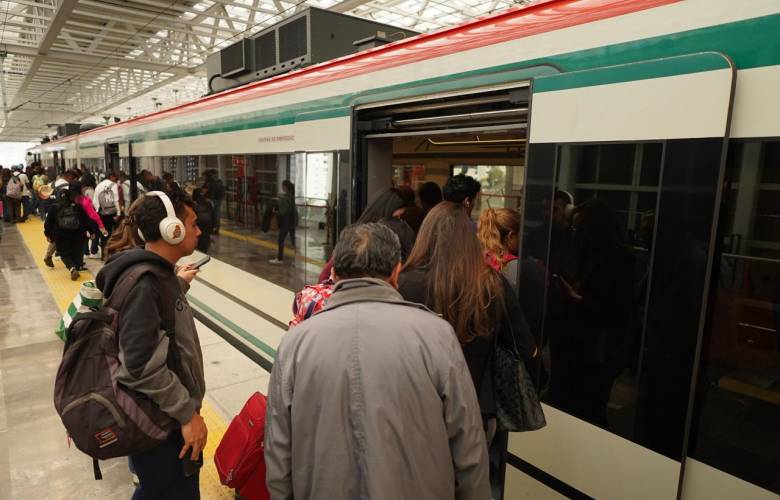 Usuarios del Tren “El Insurgente” destacan ahorro de tiempo y costos en traslados entre EdoMéx y CDMX