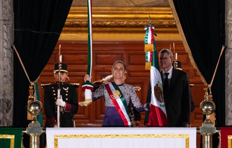 Por primera vez en 215 años, una mujer presidenta encabezó los Festejos Patrios