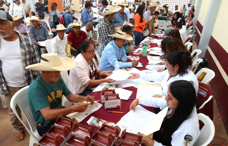 Entrega EdoMéx 2 mil 500 paquetes zoosanitarios para combatir gusano barrenador en el sur