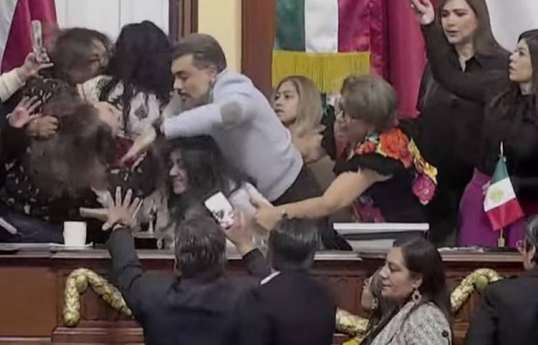 Protagonizan pleito grotesco entre legisladoras en el congreso de la CDMX 