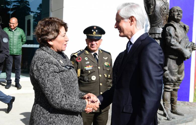 Se vuelven a reunir Delfina Gómez y Del Mazo Maza en aniversario luctuoso del padre del ex mandatario