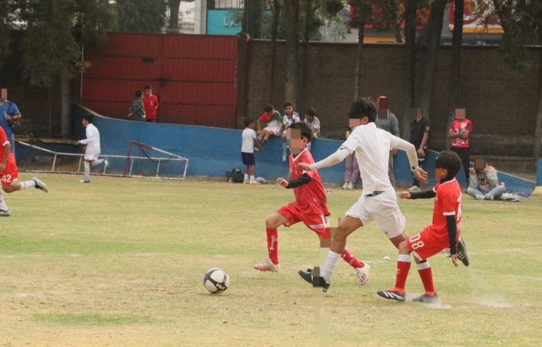 Invita Ricardo Moreno a jóvenes futbolistas a formar parte del Mundialito de Barrios
