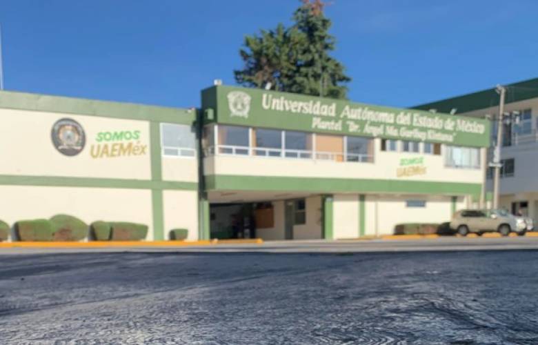 Atienden fuga de gas en laboratorio de química del Plantel Ángel María Garibay de la UAEMéx