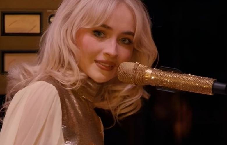 Se disculpa Sabrina Carpenter tras polémica en Coachella por comentario sobre celebración árabe