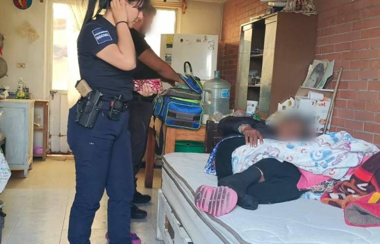 Traslada Policía Municipal a adulta mayor en abandono a un albergue en Ecatepec