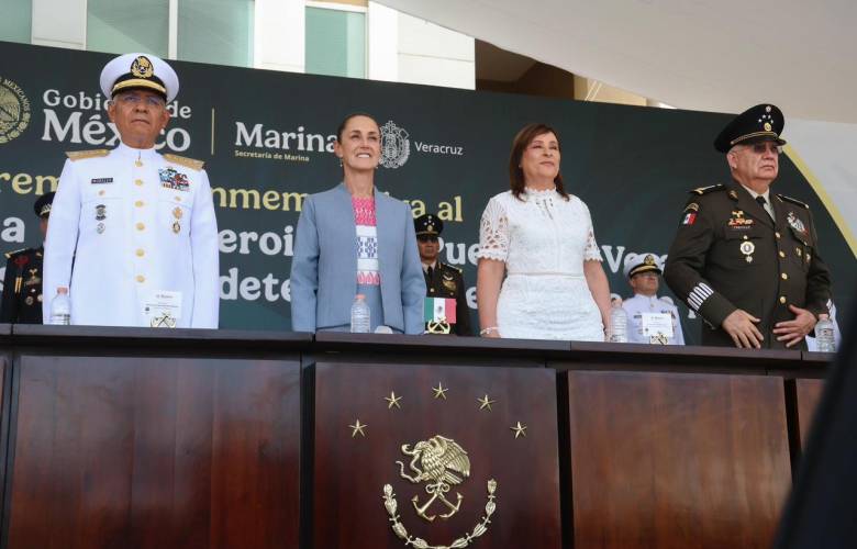 Encabeza Presidenta de México ceremonia de Jura de Bandera de 419 cadetes navales en Veracruz