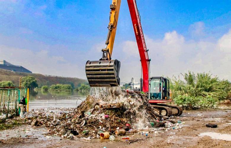 Retira EdoMéx más de 80 toneladas de basura de presa El Ángulo y Río Hondo para prevenir inundaciones