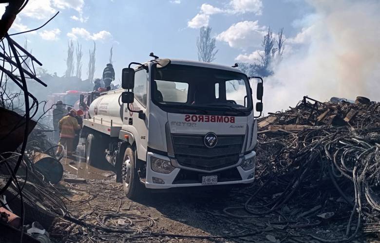 Batallan más de 62 horas para sofocar incendio en Xonacatlán 