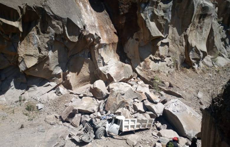 Deja cuatro lesionados derrumbes en mina de piedra en Toluca