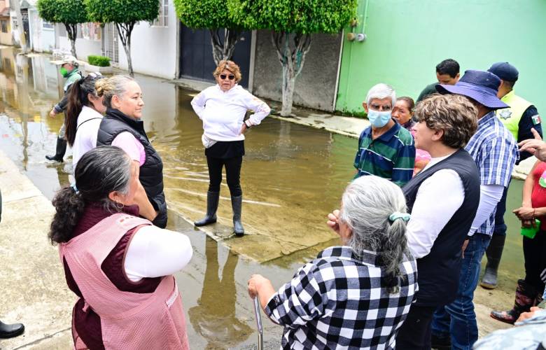 Supervisa la Gobernadora obras del colector en Chalco y no se despega de los afectados