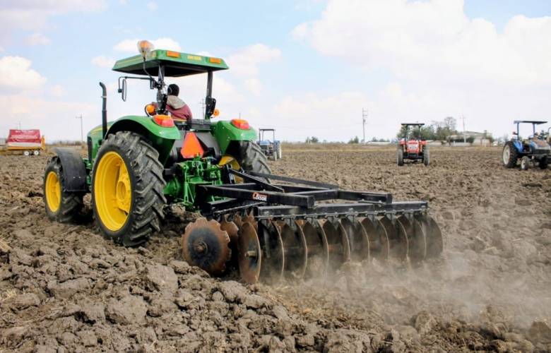Entrega el GEM 45 tractores, para mejorar las condiciones de trabajo de productores de Ixtlahuaca