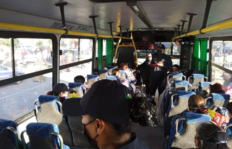 Policías de Toluca rastrean pruebas de extorsiones a transportistas