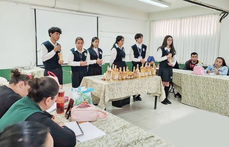 Elaboran rompope artesanal estudiantes de Telebachillerato Comunitario de Coatepec Harinas