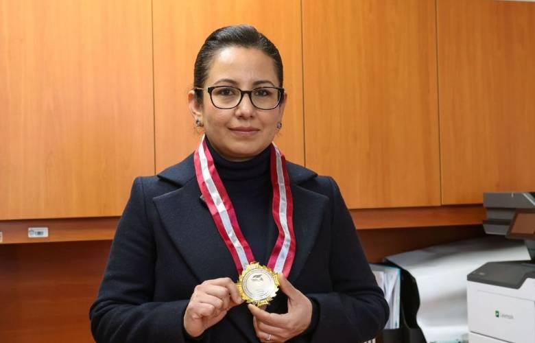 Reconocen a académica de la UAEMéx con Doctorado Honoris Causa y premio internacional