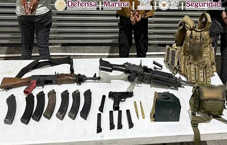 En Michoacán, autoridades federales y estatales detiene a 16 personas con armamento 