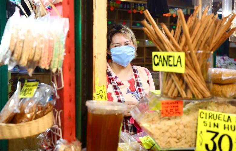 Brinda naucalpan cubrebocas y gel antibacterial a locatarios de mercado