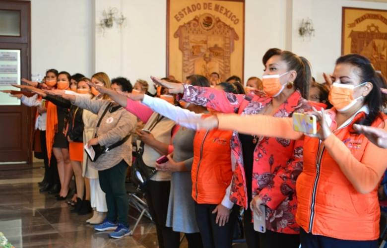 Rinden protesta nuevas embajadoras de la red naranja de Tlalnepantla 