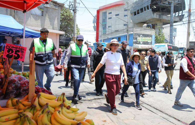 Encabeza Azucena Cisneros operativo para ordenar vialidades en Ecatepec