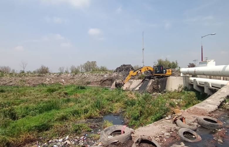 Retira CAEM y Protección Civil estatal más de 11 toneladas de basura y azolve del Río La Compañía