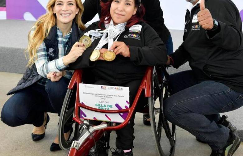 Reciben atletas apoyos en el marco del día internacional de las personas con discapacidad