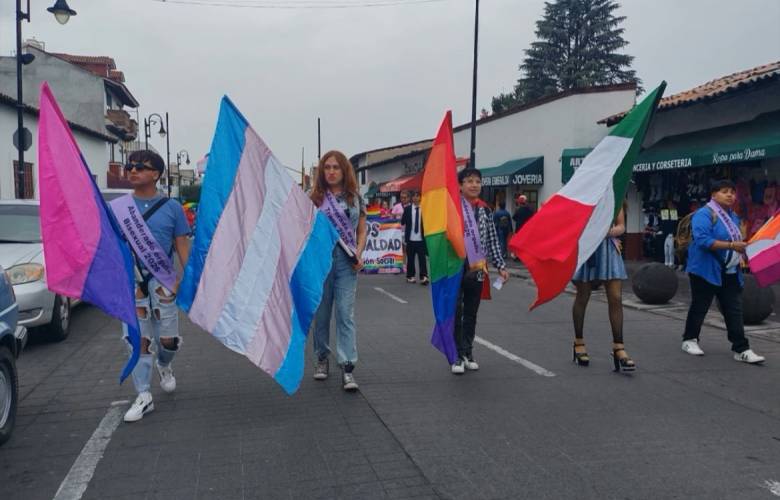 Marchan por la diversidad en Atlacomulco pese a la lluvia