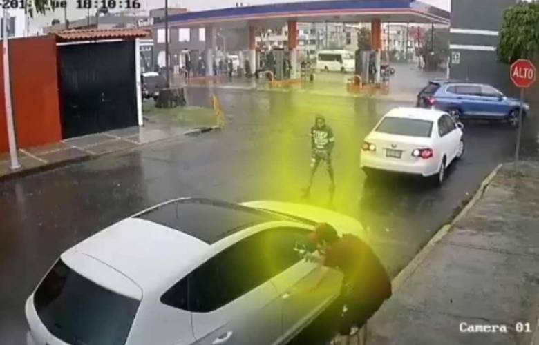 En 20 segundos delincuentes roban auto en puebla (video)