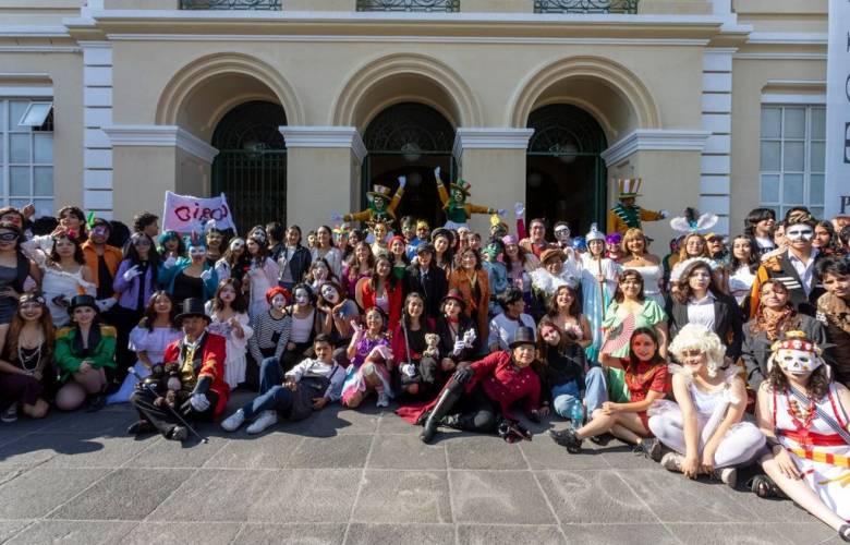 Convierte comunidad teatral de Toluca las calles en escenario vivo por el Día Mundial del Teatro