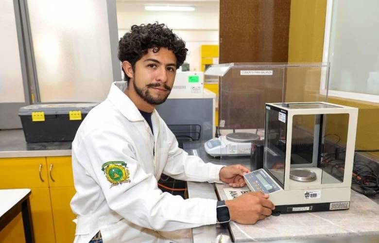 Analiza egresado de la UAEMéx huella de carbono universitaria para impulsar sostenibilidad