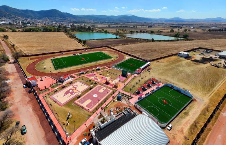 Premia industria de la construcción a unidad deportiva modernizada por el Gobierno de Delfina Gómez con 27 mdp