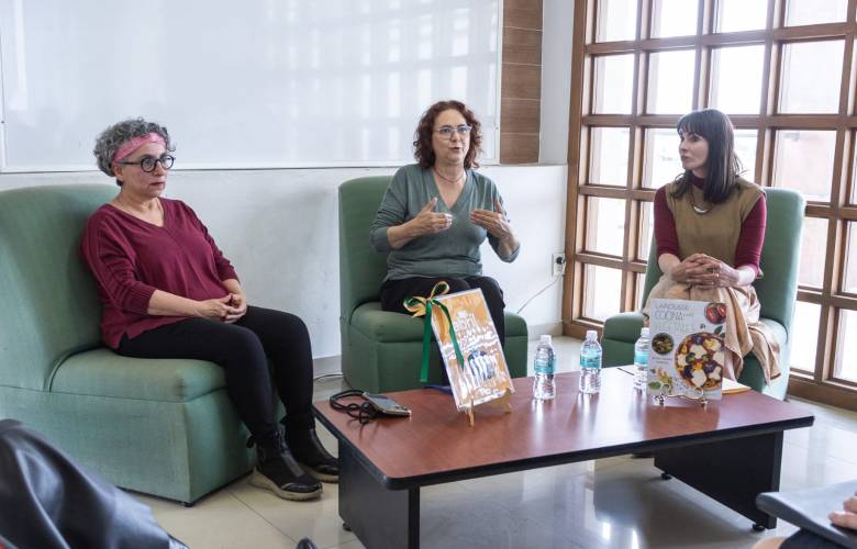 Presenta UAEMéx libro sobre alimentación consciente y sustentable
