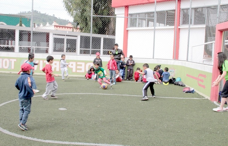 Invita h. ayuntamiento de toluca a niños y jóvenes a practicar deporte en  san cristóbal huichochitlán