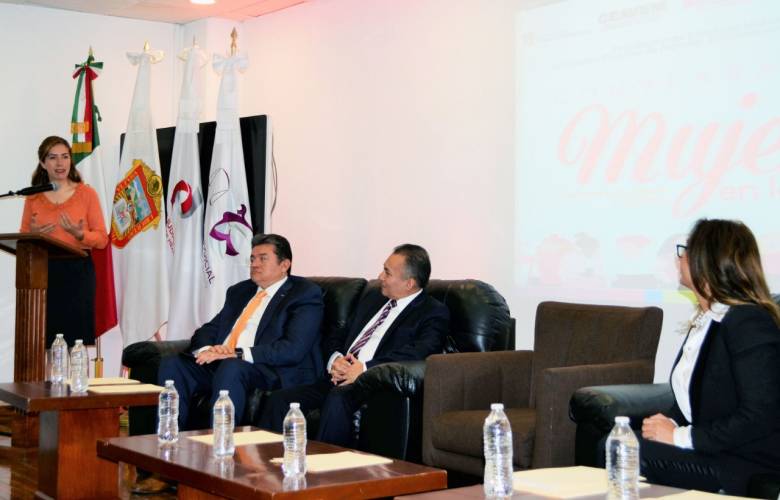 Promueven igualdad política de la mujer en conversatorio