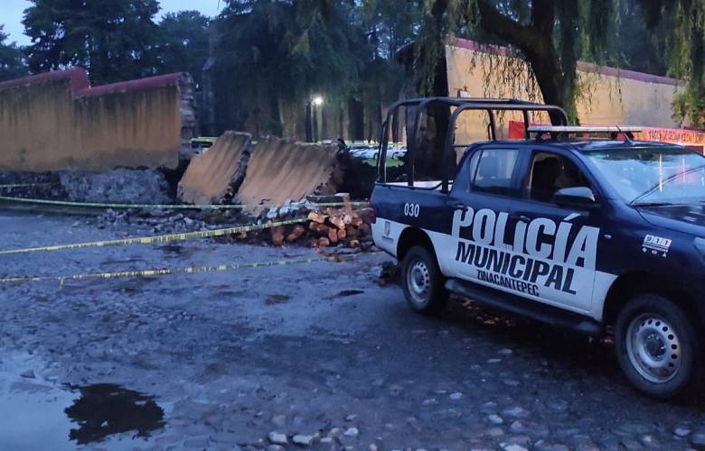 Colapsa por lluvia barda en Iglesia de San Miguel en Zinacantepec