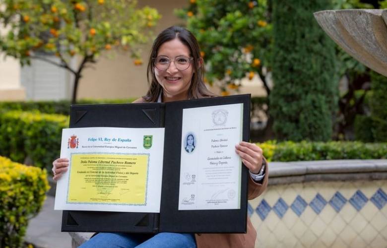 Egresada UAEMéx obtuvo el doble grado de licenciatura con universidad de Europa