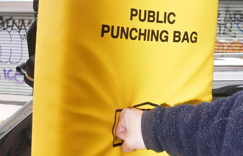 New york instala sacos de boxeo para desahogar el estrés (video)