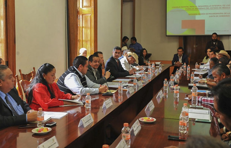 Ante el diputado raymundo garza, presidente de la comisión de asuntos indígenas, y el secretario de desarrollo social, arturo osornio, rindió protesta abraham monroy como vocal ejecutivo del cedipiem.