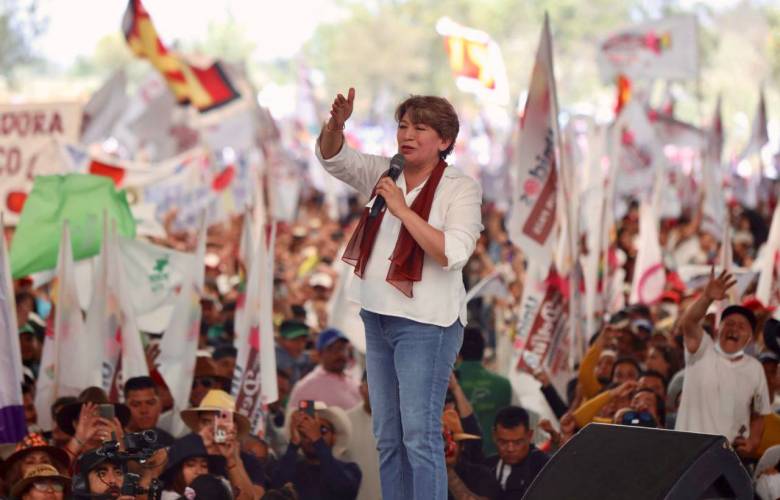 Va Delfina contra el huachicoleo de agua y tomas clandestinas, promete agua para todos