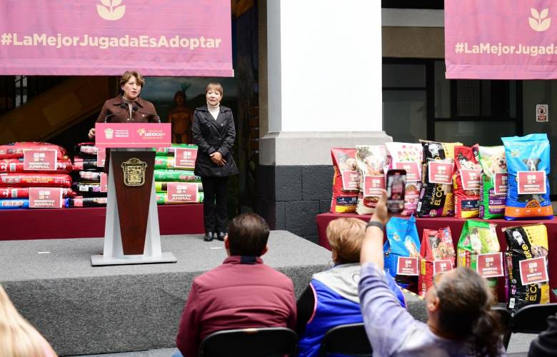 Entrega Delfina Gómez 8 toneladas de alimento a protectoras de animales