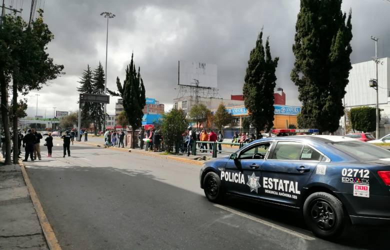 Comerciantes toman calles aledañas al mercado juárez como protesta