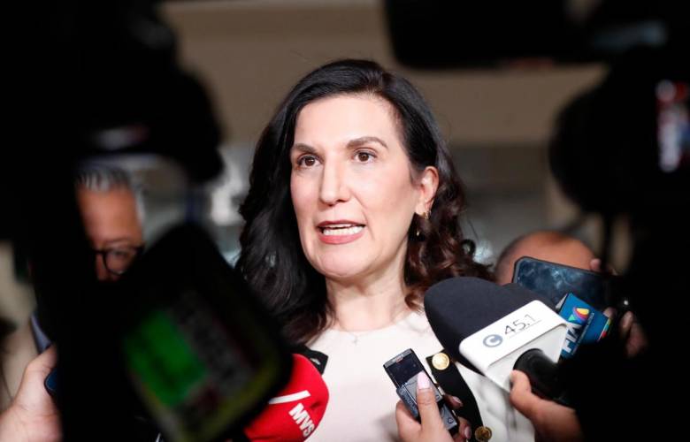 Critica Kenia López Rabadán omisión de paridad en Plan B y pide corregirla