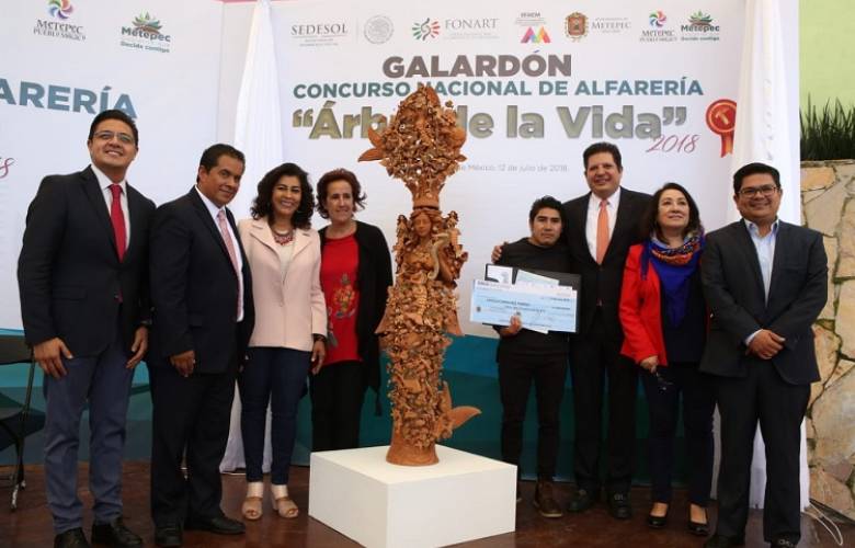 Premian a los artesanos ganadores del concurso nacional de alfarería árbol de la vida