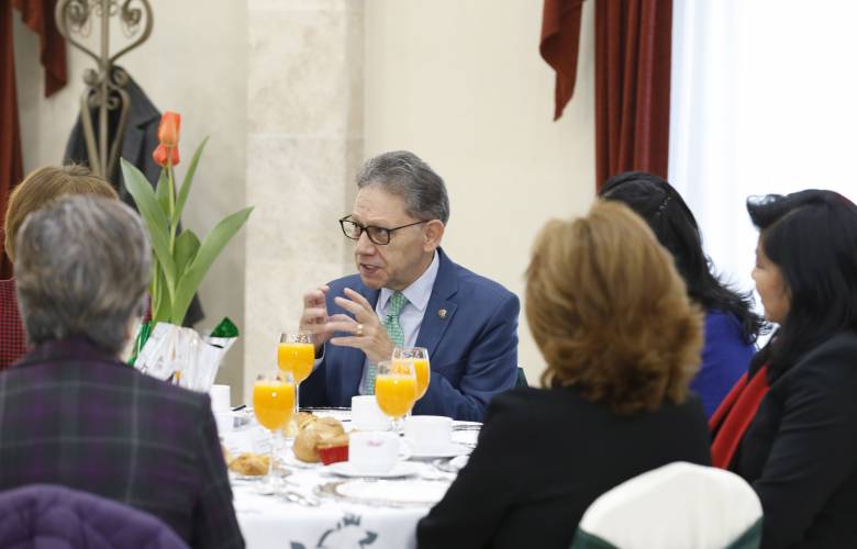 Enfermeras y enfermeros encarnan compromiso  social y tenacidad académica: alfredo barrera