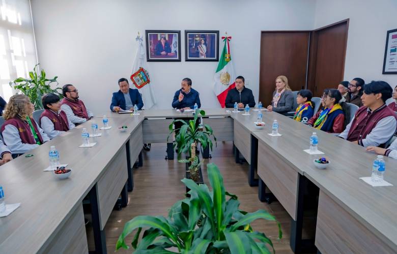 Gobierno del EdoMéx beca a estudiantes destacados en competencias internacionales de robótica, tecnología y matemáticas