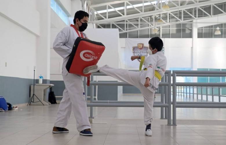 Organizan competencia interna de Taekwondo con motivo del día del la niña y del niño