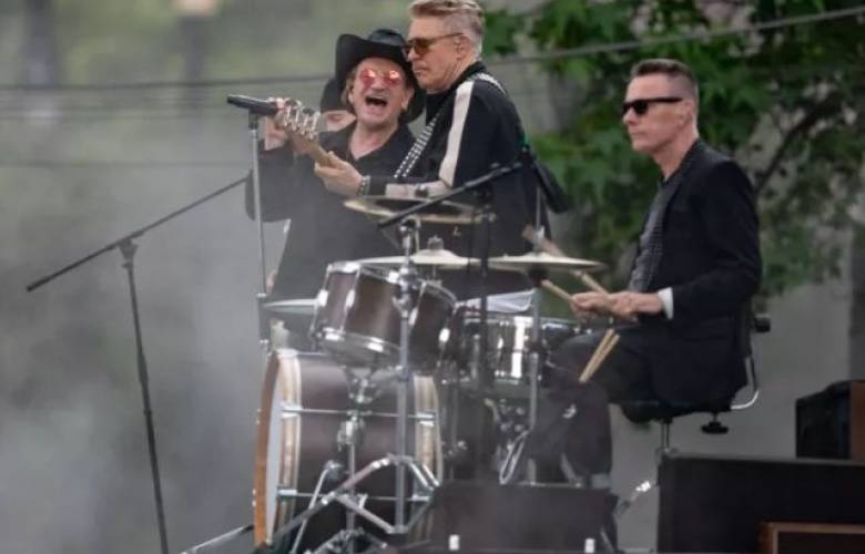Sorprende U2 a fans con grabación secreta en el Centro Histórico de Ciudad de México