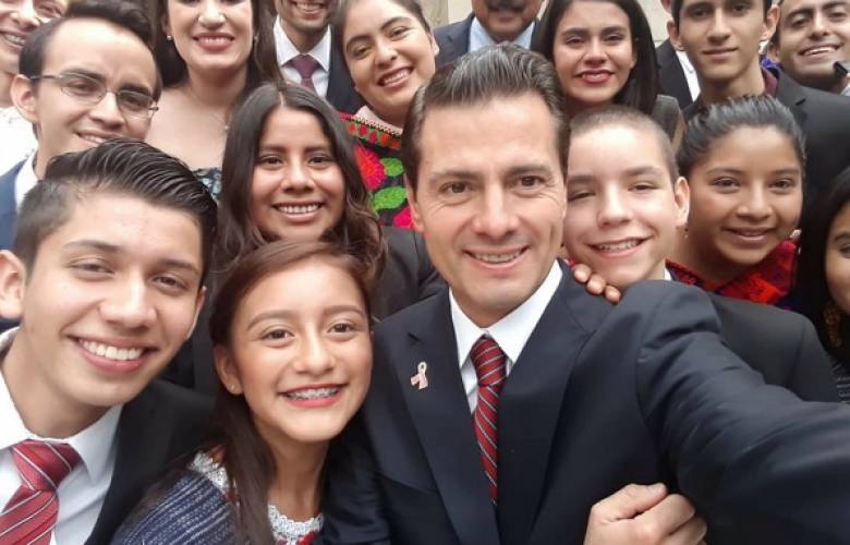 Reciben estudiantes mexiquenses premio nacional de la juventud 2018 en la categoría de derechos humanos