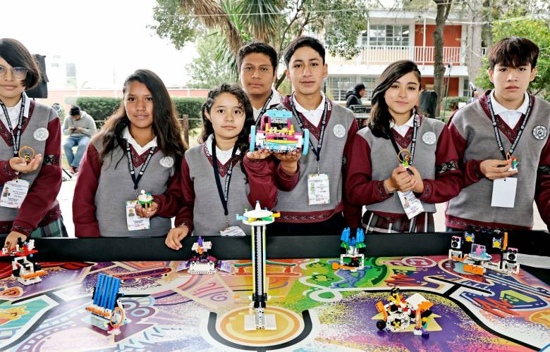Estudiantes de educación básica toman clases gratuitas de robótica