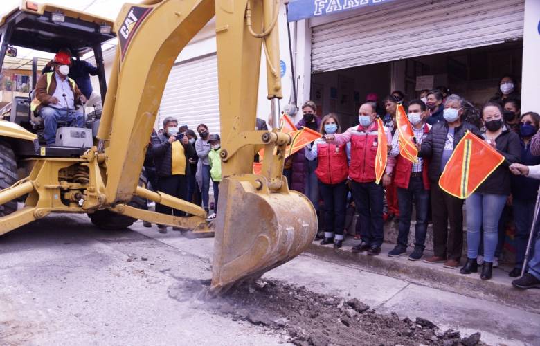 Manuel Vilchis impulsa obras de infraestructura vial para Zinacantepec  