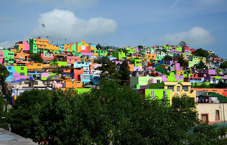 Pintan fachadas en casas de la colonia el cóporo para mejorar imagen urbana en toluca